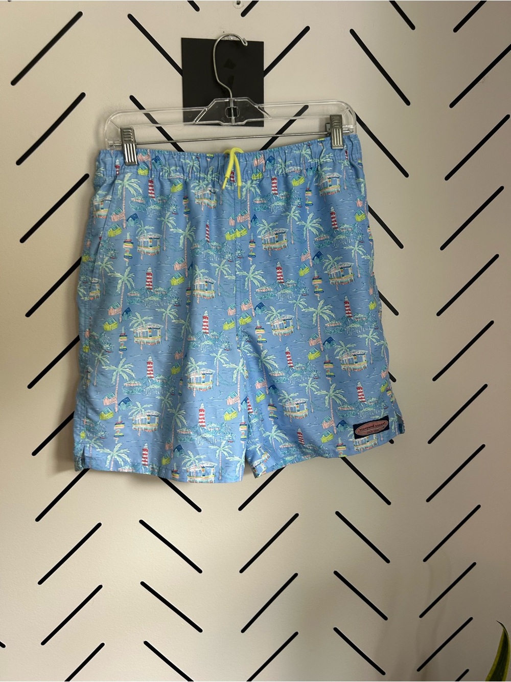 Vineyard vines men’s tropical nautical swim trucks - Picture 5 of 7